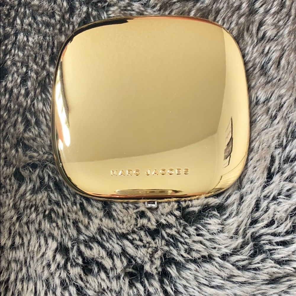 Marc Jacobs all over foil luminizer